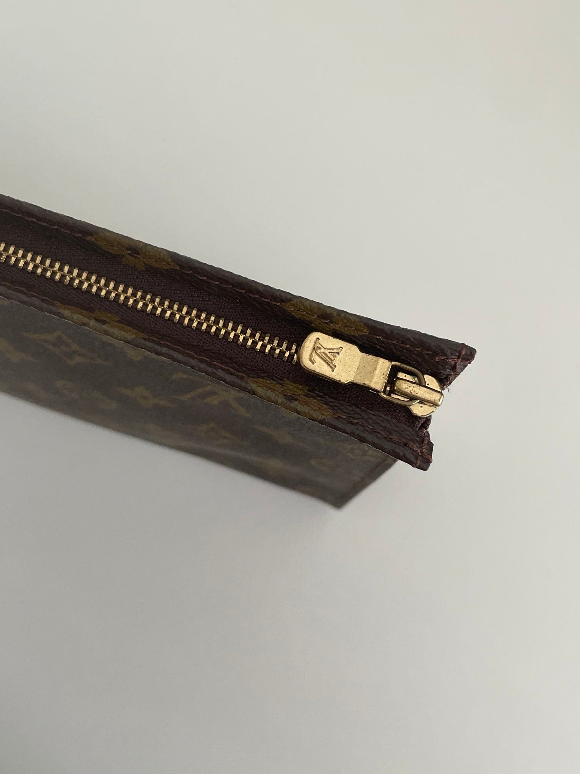 Louis Vuitton Pouch 26