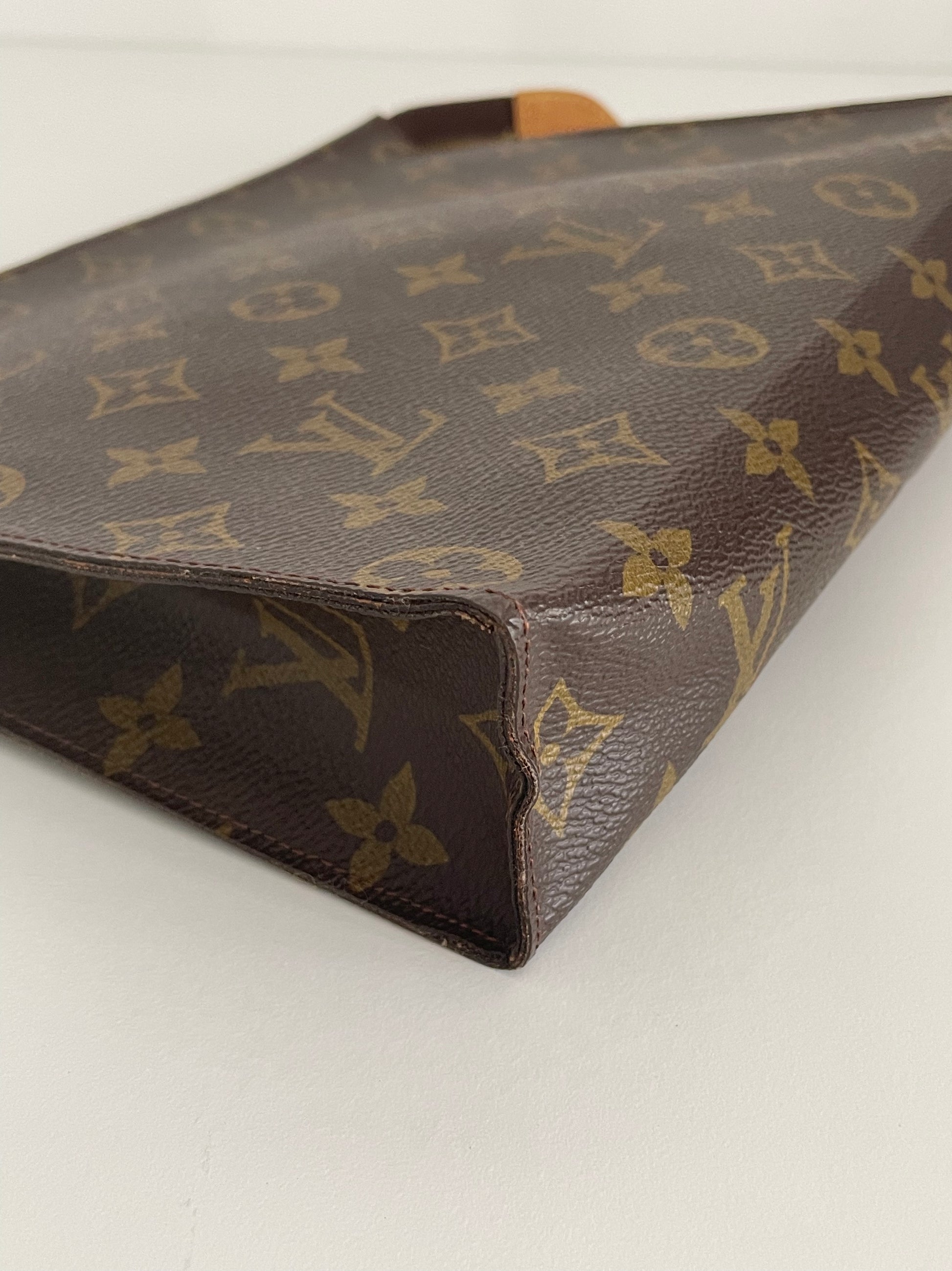 Louis Vuitton Pouch 26