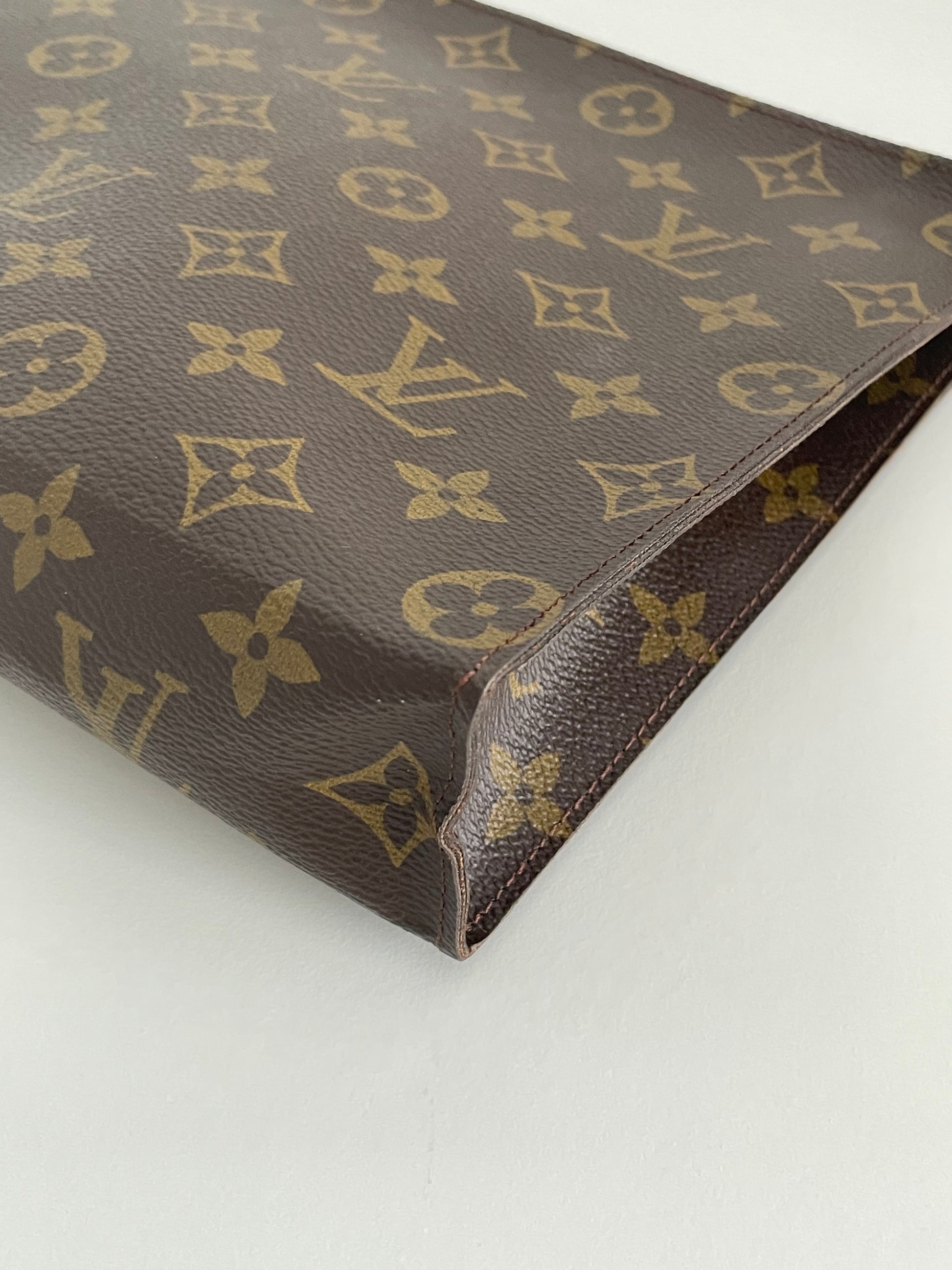 Louis Vuitton Pouch 26