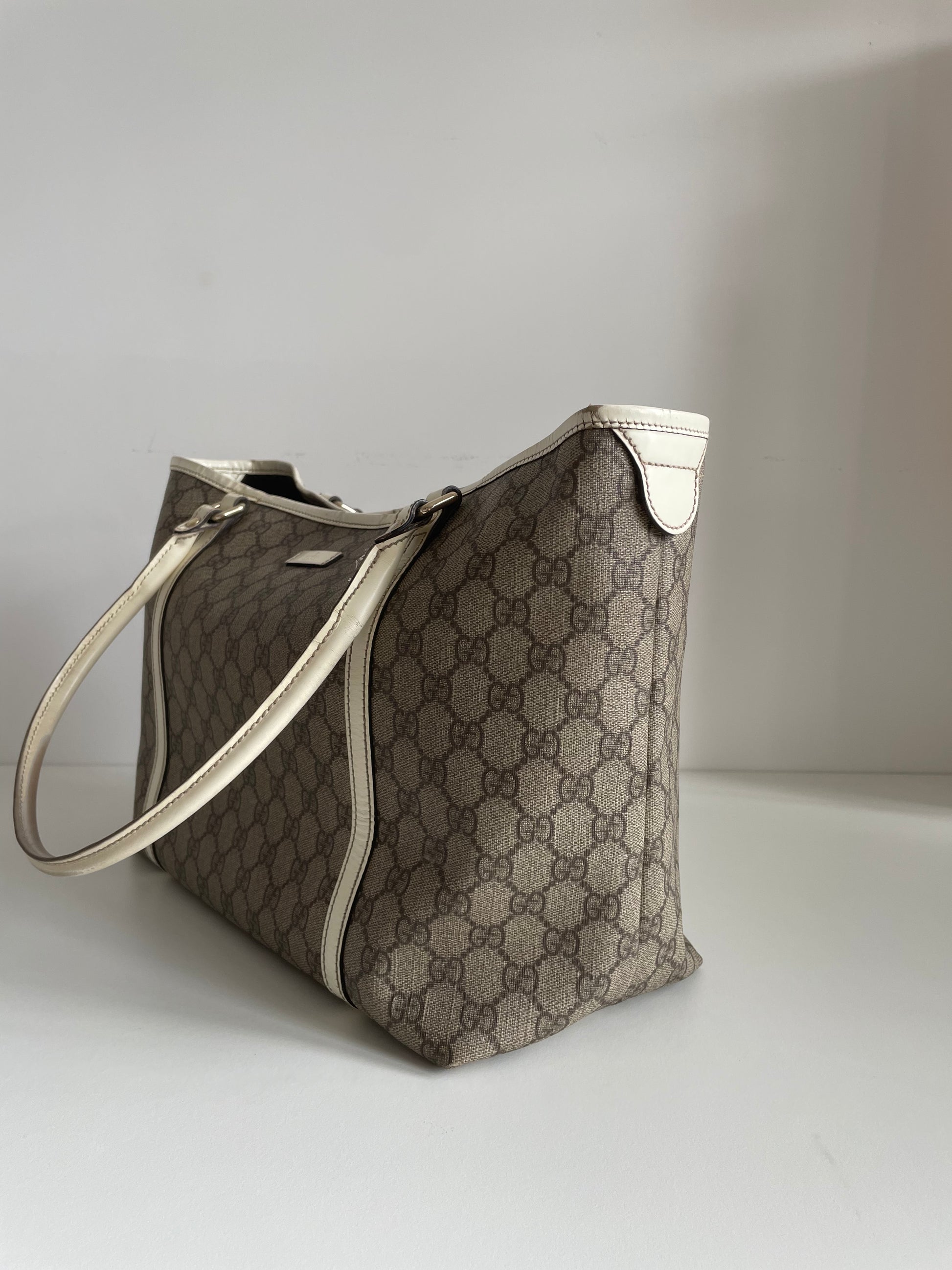 Gucci GG Supreme Tote Bag