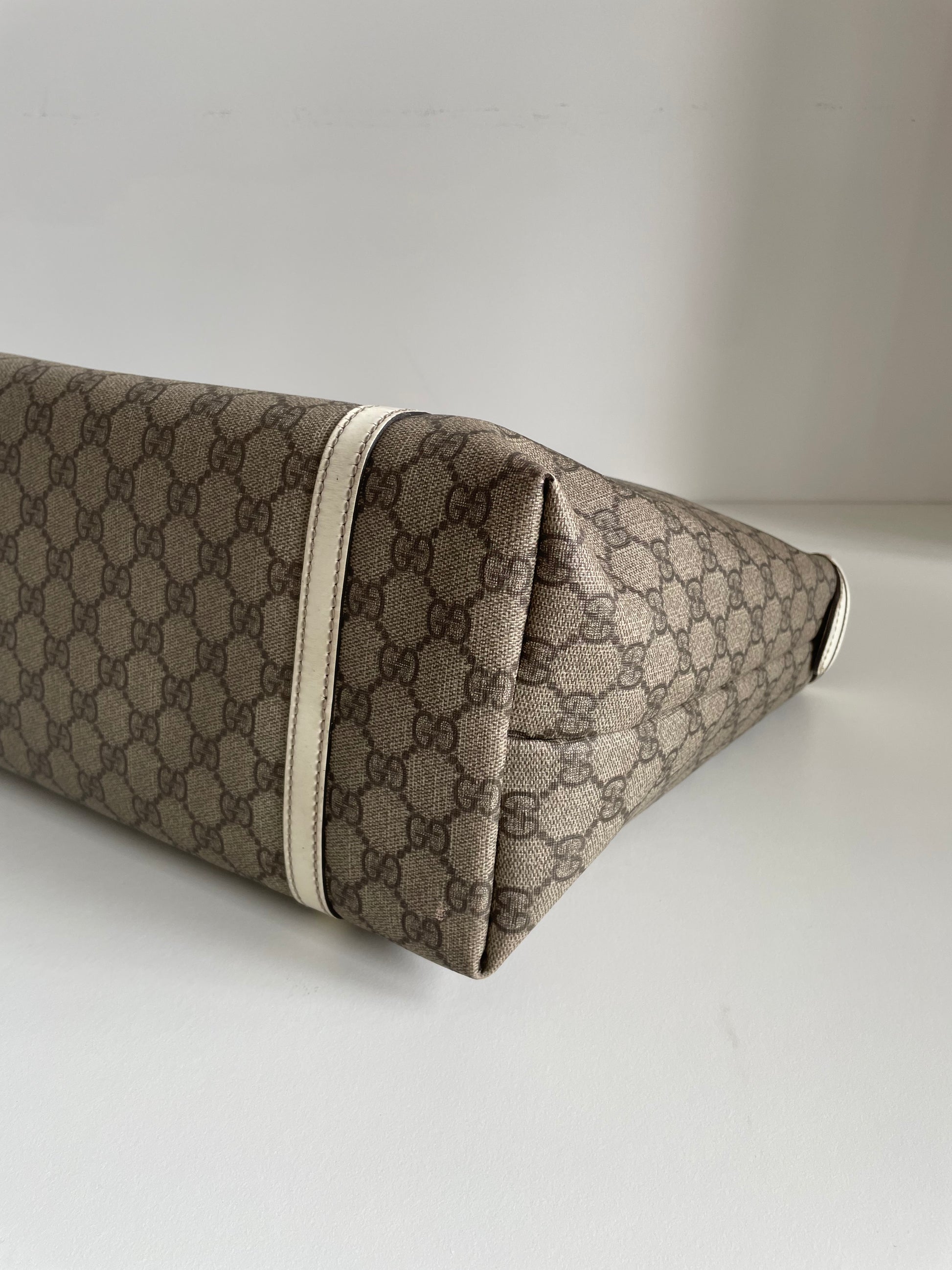 Gucci GG Supreme Tote Bag