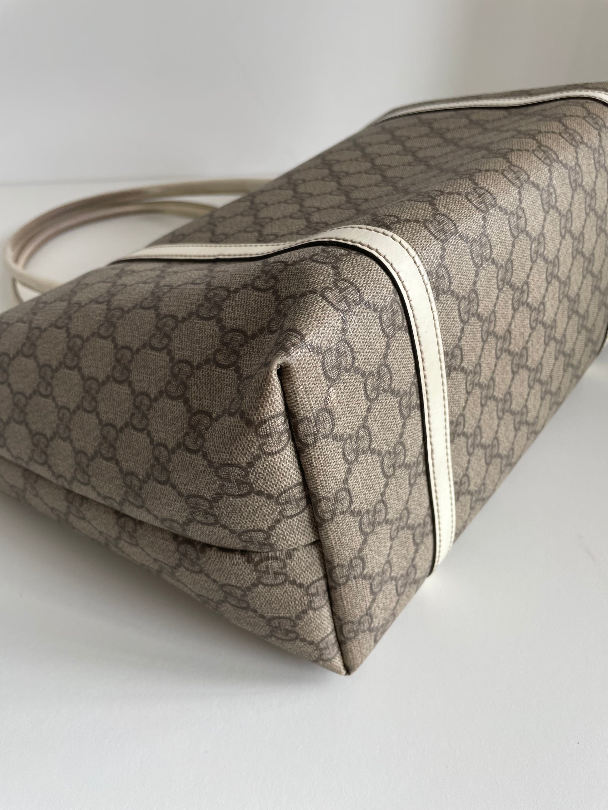 Gucci GG Supreme Tote Bag